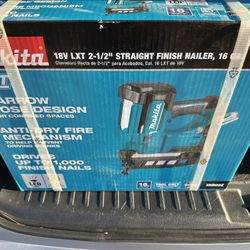 (NEW) Makita 18V LXT Lithium-Ion 16-Gauge Cordless 2-1/2 in. Straight Finish Nailer (Tool Only)