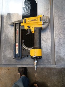 DeWalt 18g nailer