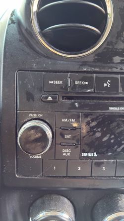 CD PLY AM/FM & 4 Speakers