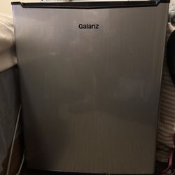 Galanz mini fridge for sale (great condition)