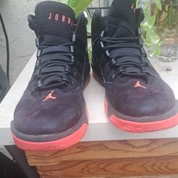 Mens, or Boys Jorden shoes. 9 - 1/2