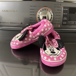 Girl Disney Minnie Mouse , slipper shoes, size large 9/10