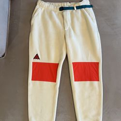 Nike Acg (Sherpa Fleece Pants) for Sale in New Rochelle, NY