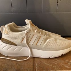 👟 Adidas Like New Originals Women's Size 9 - 9.5 Swift Run 22 Sneaker White Copper Metallic GZ4973