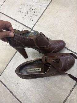 American Eagle Brown Oxford Heels