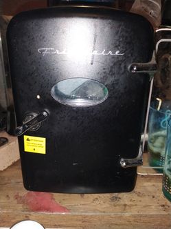 Mini fridge for makeup