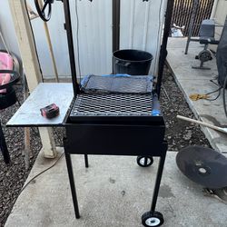 Asador nuevo placa de 1/8 con mesita