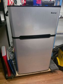 Mini fridge