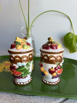 Fruitcore set of 2 fruit basket salt and pepper shakers