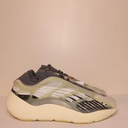 700 v3 ‘Fade Salt’ Size US MEN 10