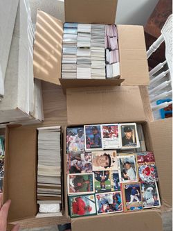 Over 34 pounds of sports cards pick up in Orting