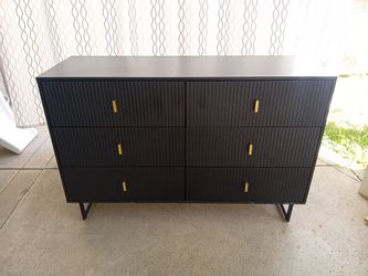 6-drawer fluted dresser