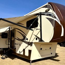 Fifthwheel Travel Trailer
