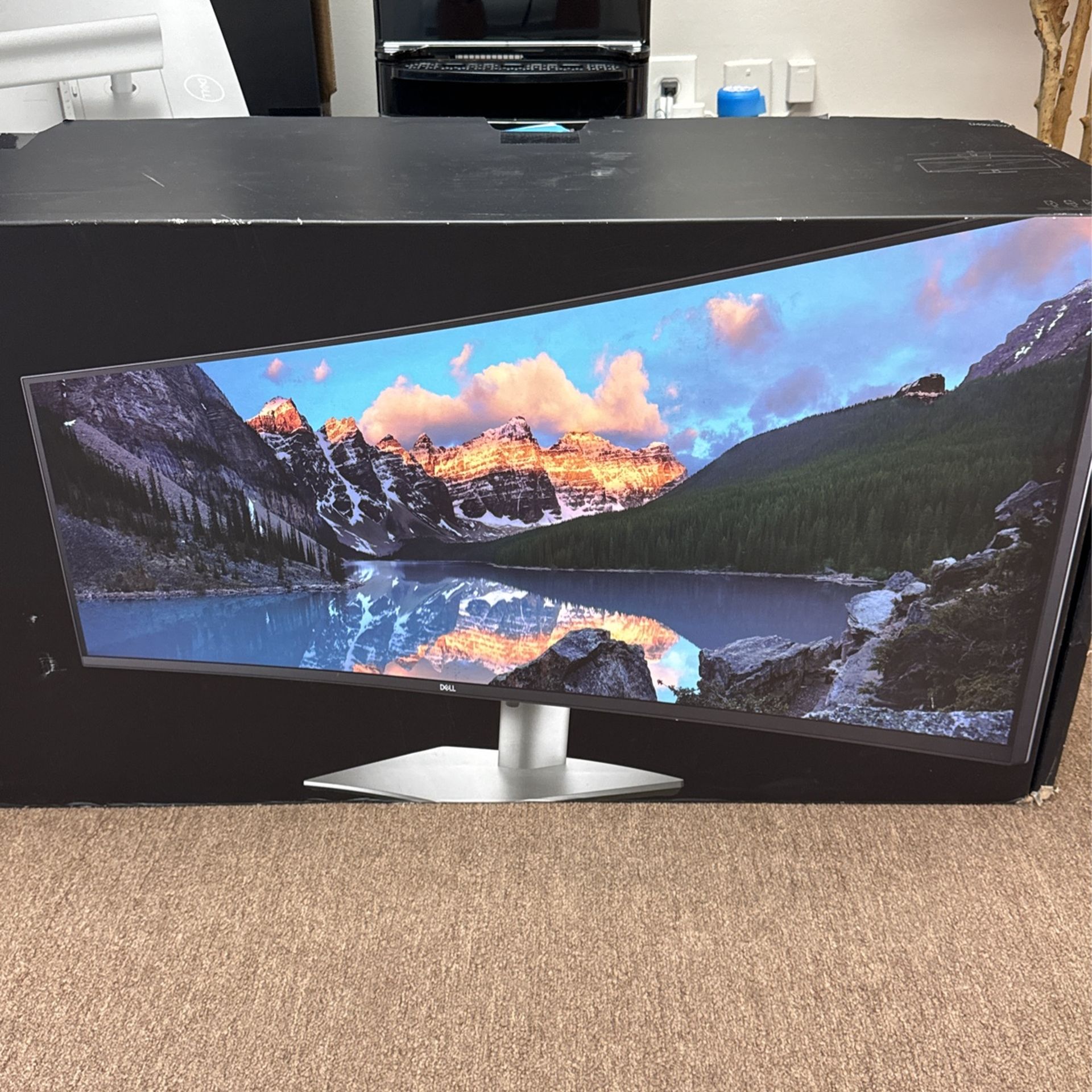 Dell UltraSharp 49 Curved USB-C Hub Monitor