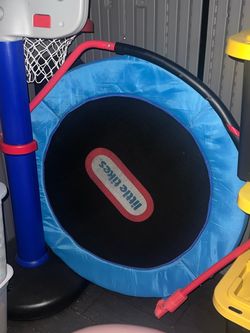 Kids trampoline/ 2soccer goal nets