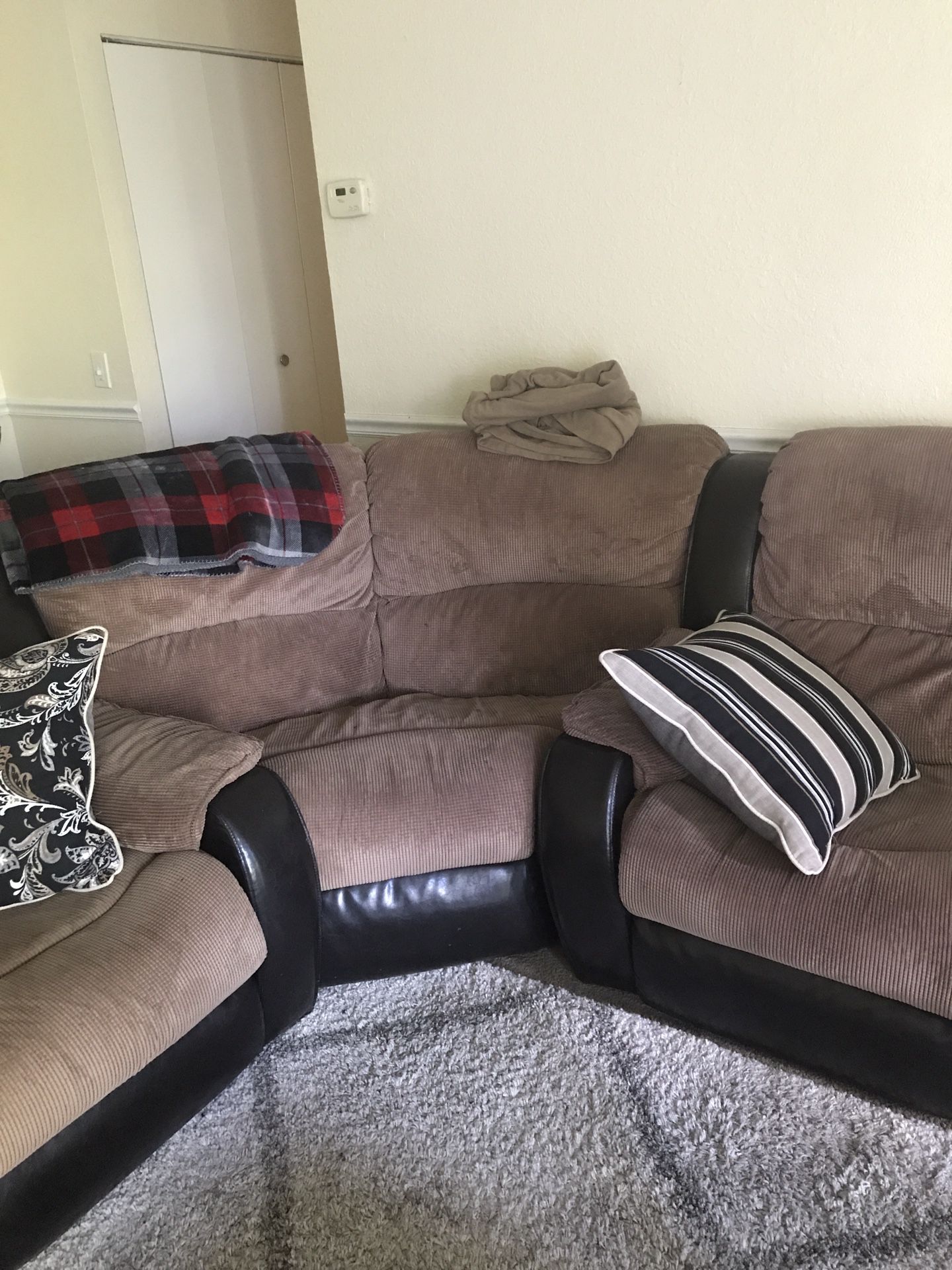4 recliner couch , kitchen table and coffee table