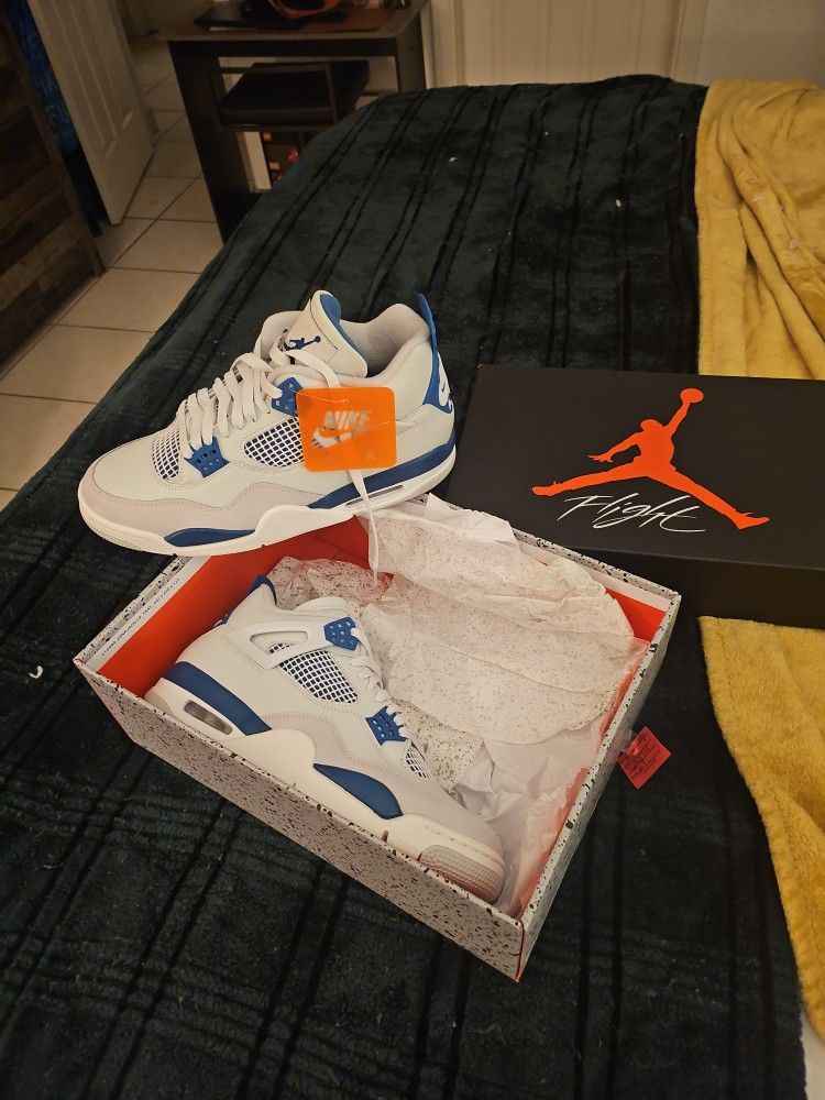 Jordan 4 Milatary Blue