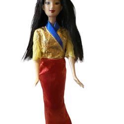 1999 Mattel Barbie doll she has a tip of a foot missing and I don’t know if she has originals clothes no original box.   T-33