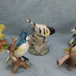 VINTAGE PORCELAIN CERAMIC FIGURINE BLUE JAY COLLECTABLES