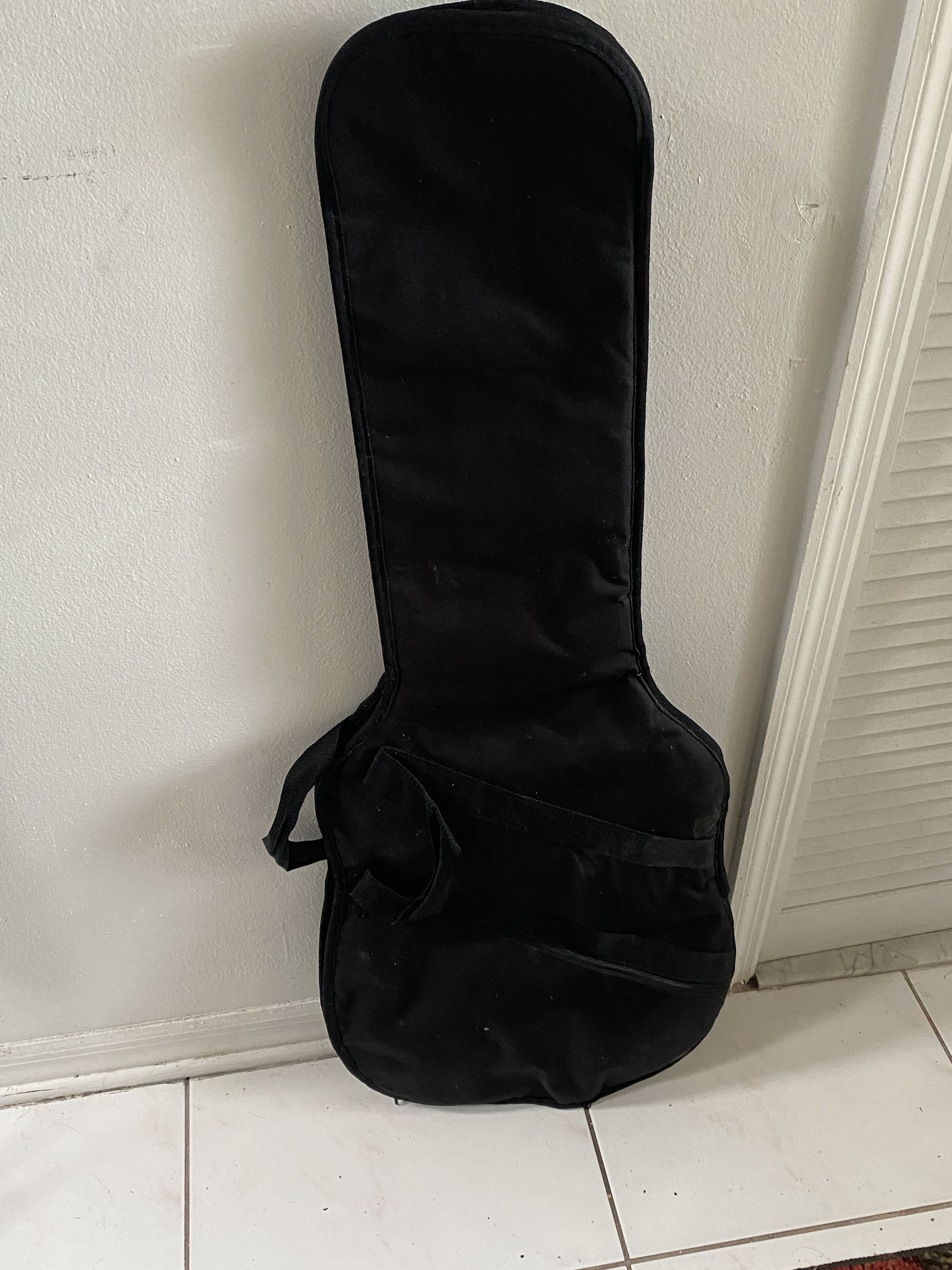 Musician's Gear Guitar Gig Bag Soft Guitar Case 41” Long 17” Wide Shoulder Strap Adjustable Strap Great Clean Working Condition