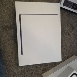 Macbook Air M2 Chip 256gb 8gb Ram 13inch  2024