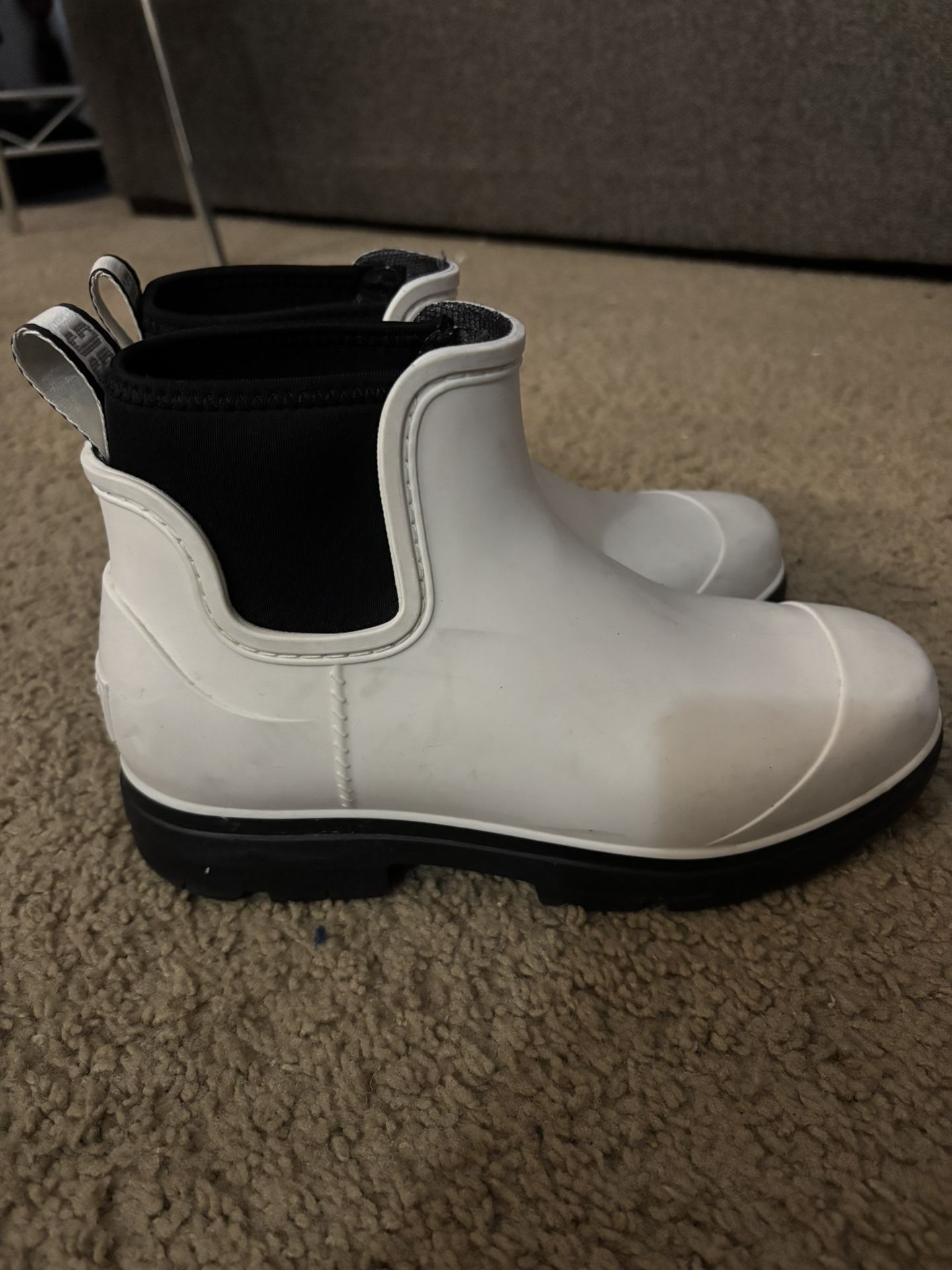Size 7 Uggs Droplet boot
