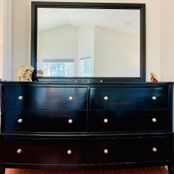 Great Dresser With Mirror Included!