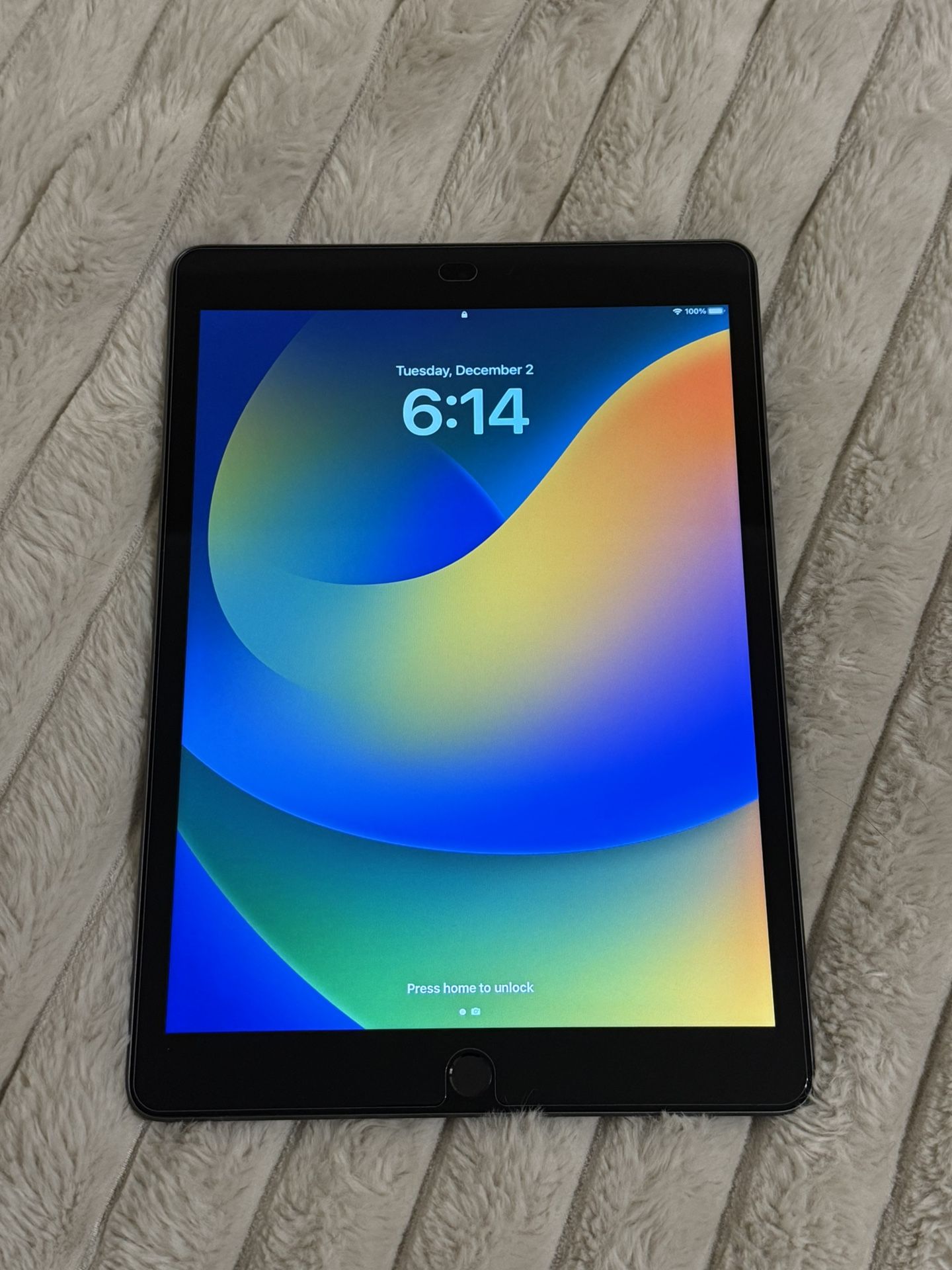 Apple iPad 9 64GB WiFi Only - Perfect Condition w/ keyboard case