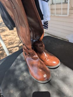 Brown woman's boots