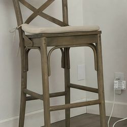 2 Stools In Excellent Condition 