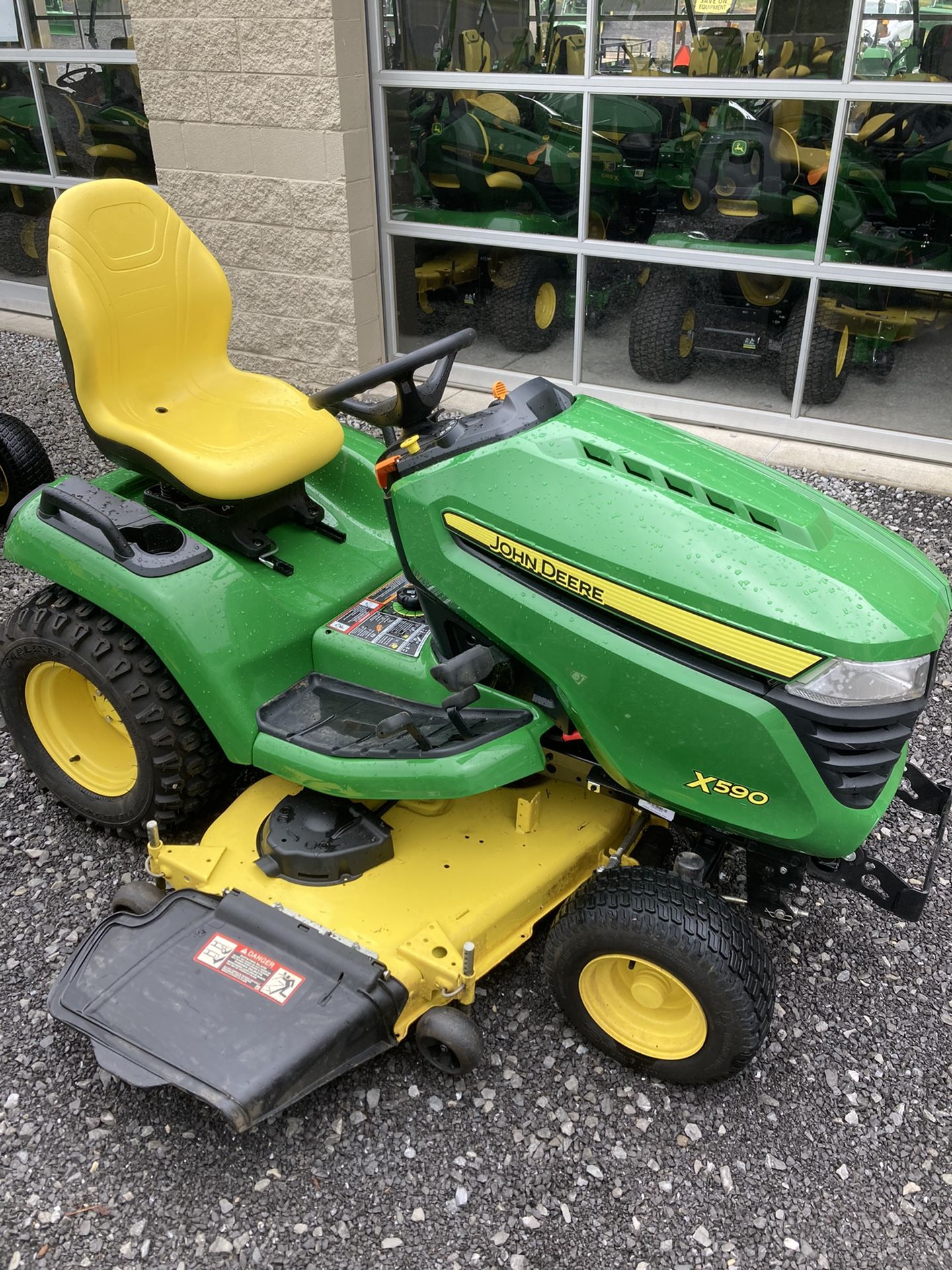 John Deere X590 Lawn Tractor Mower 