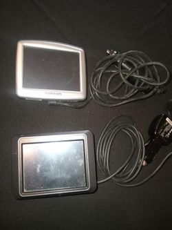 2 GPS TomTom & Garmin Nuvi with Charges