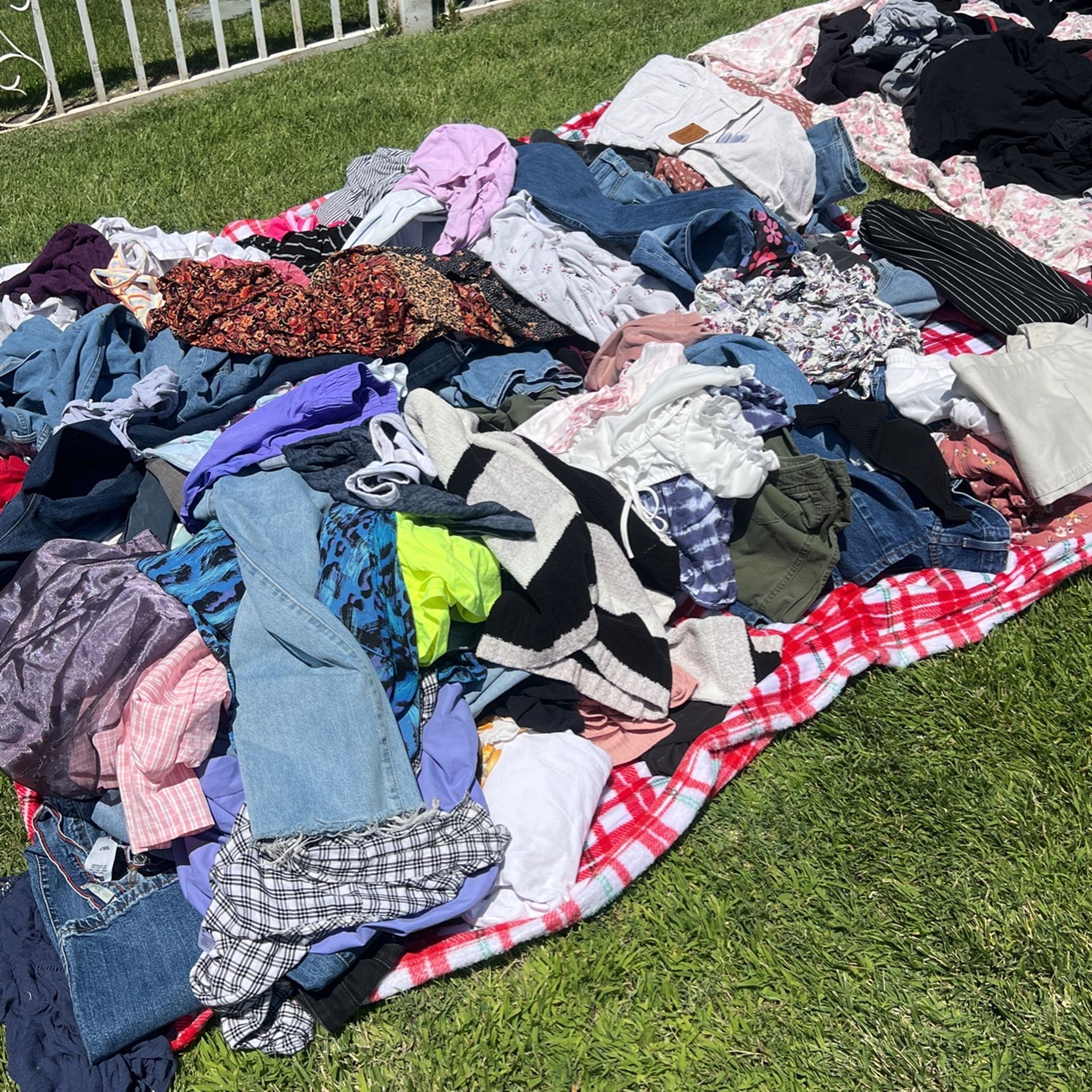 Tons And Tons Of Clothing/Close Women’s Juniors Men’s Baby Boy Is 24 Months And Baby Girl 6 To 9 And 12 Months