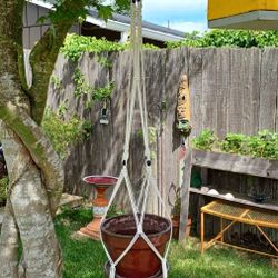 Macrame Plant Hanger W/ceramic pot. $35