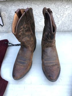 ARIAT COWBOY BOOTS