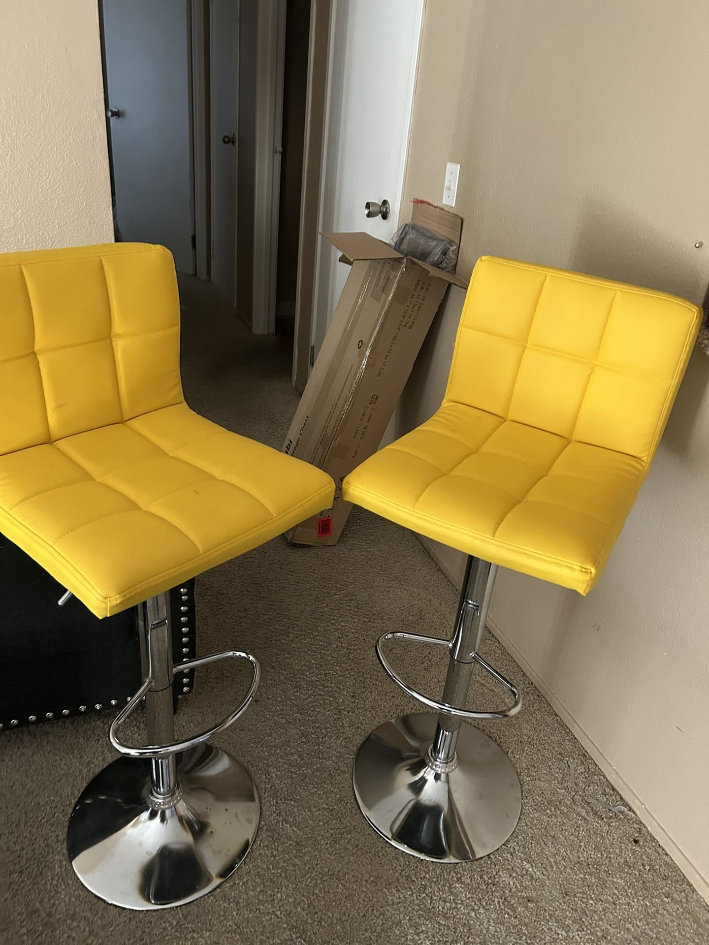 YELLOW BAR STOOL CHAIRS !
