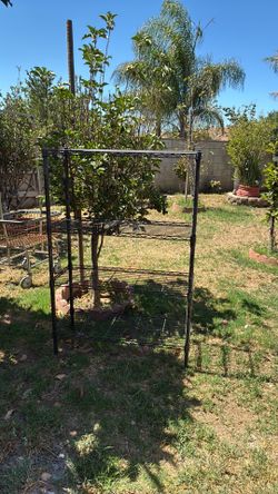 METAL RACK cut be use in garage or in the garden