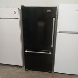 Maytag Bottom Freezer Pull Out With Ice Maker 18 Cubic Foot Free Delivery Vancouver Area