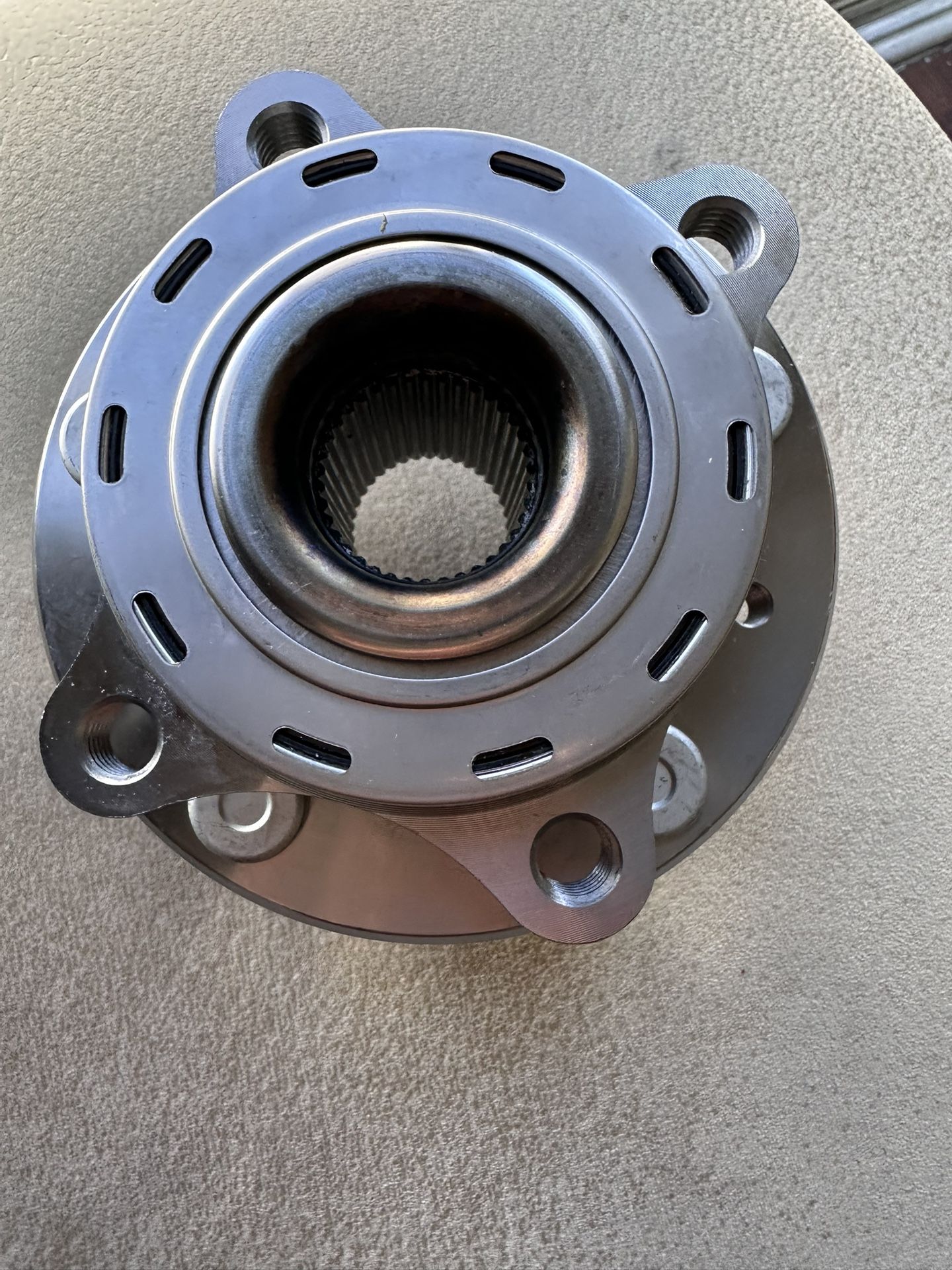 Front Wheel Hub Assembly - Compatible with 2005 - 2007 Ford Freestyle 2006