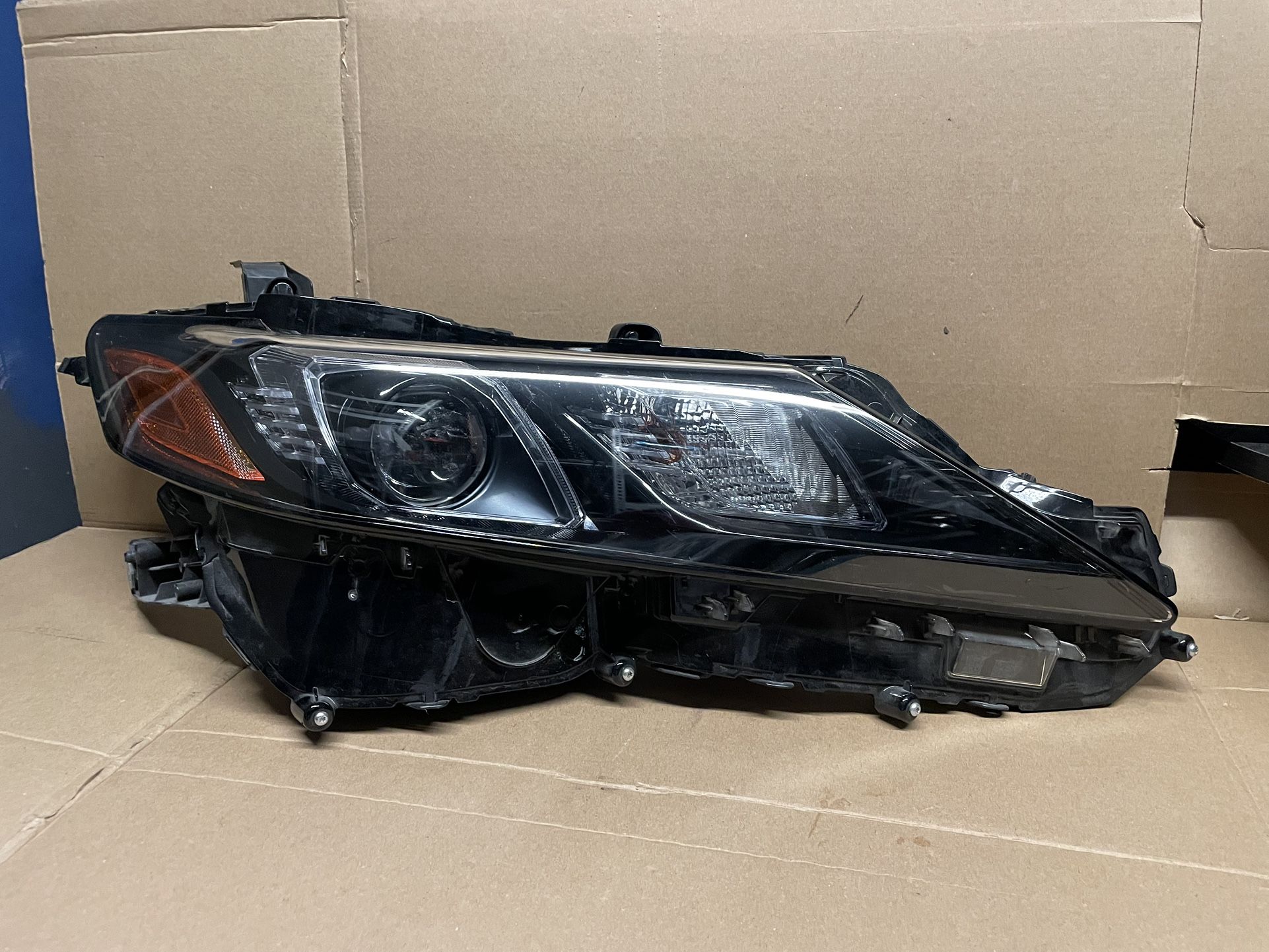 2018-2022 Toyota Camry LED Headlight RH Right Passenger Side OEM