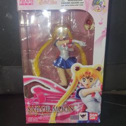 Figuarts 20th Anniversary Sailor Moon Staute 