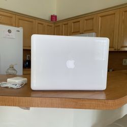 Apple MacBook Laptop 