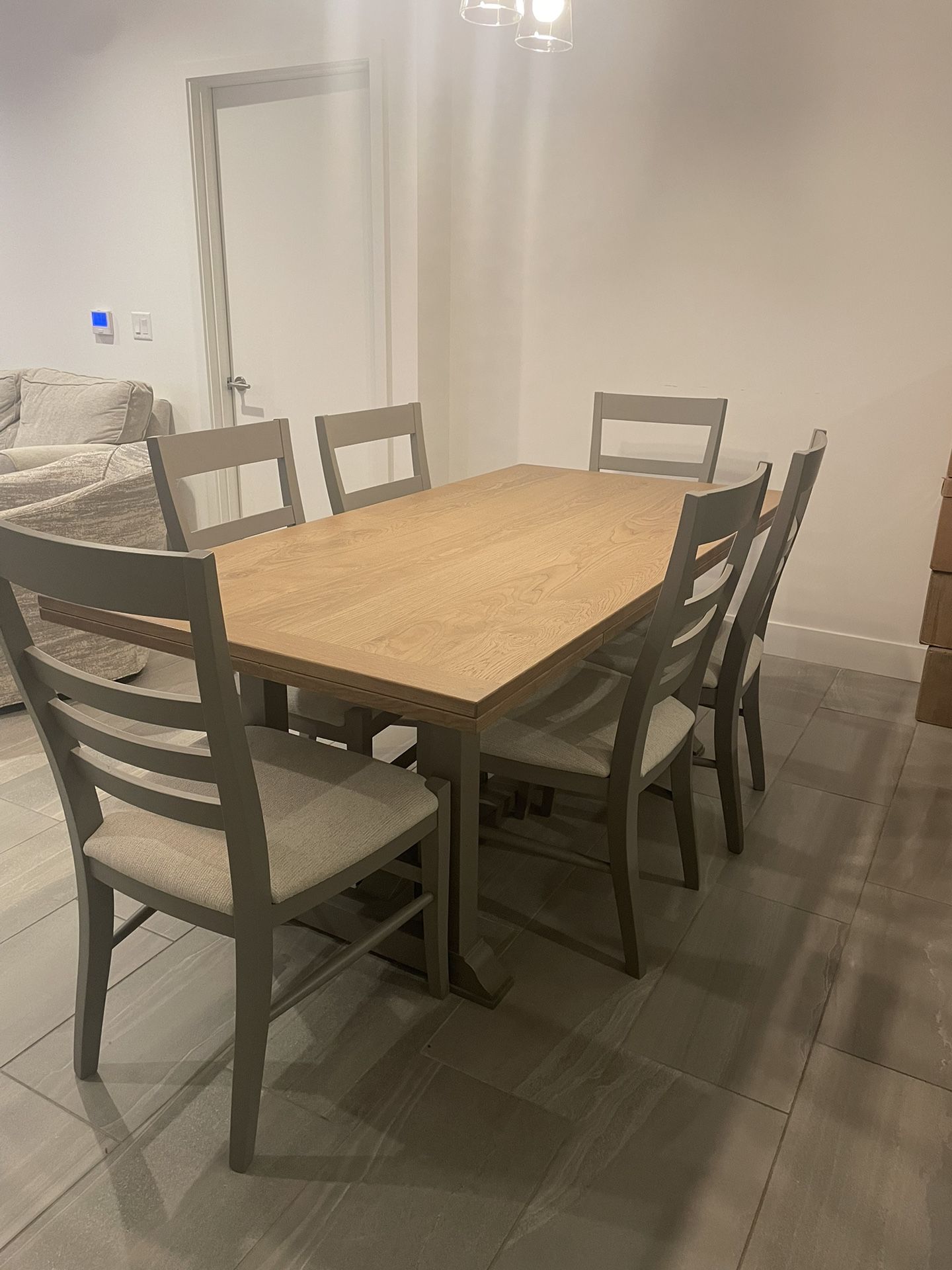 Arhaus Tavola 74" Kitchen Table W/ Grey base (extends to 108”) and 6 Arhaus Scala Dining Chairs ($4,100 new) 