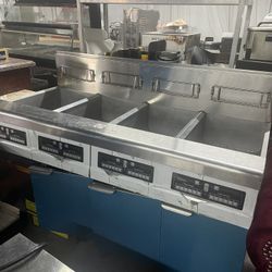 4 Double Basket Deep Fryer. (Fry Master)