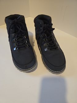 Used. The Children’s Place Boys Contrast Cuff Lace Up Boots Blue. Size 3 Big Kids. Good condition