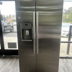 GE Side By Side Refrigerator With Water/ice Dispenser 