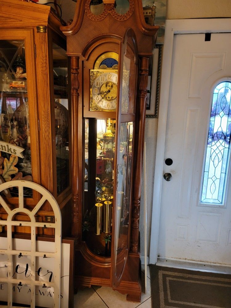 ridgeway grandfather clock lights up $275