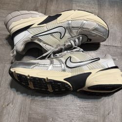Nike V2k Silver Run Size 11