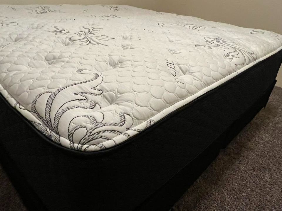 Need to sell ASAP! Brand new mattresses {King} {Queen} {Full} {Twin} for Sale in Corp Christi