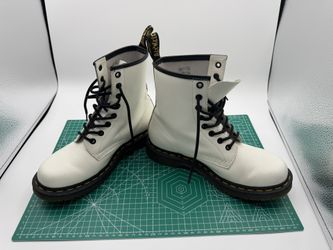 Dr. Martens 1460 White Smooth Leather Boots – Women’s Size 8 (US) / EU 39 / UK 5